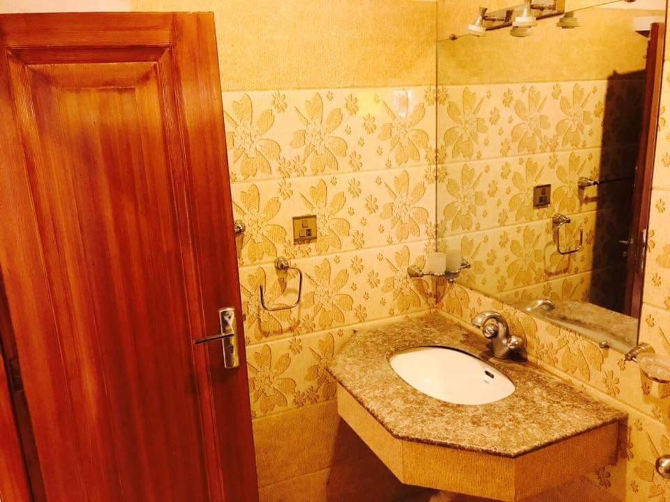 Pak Hotel イスラマバード エクステリア 写真
